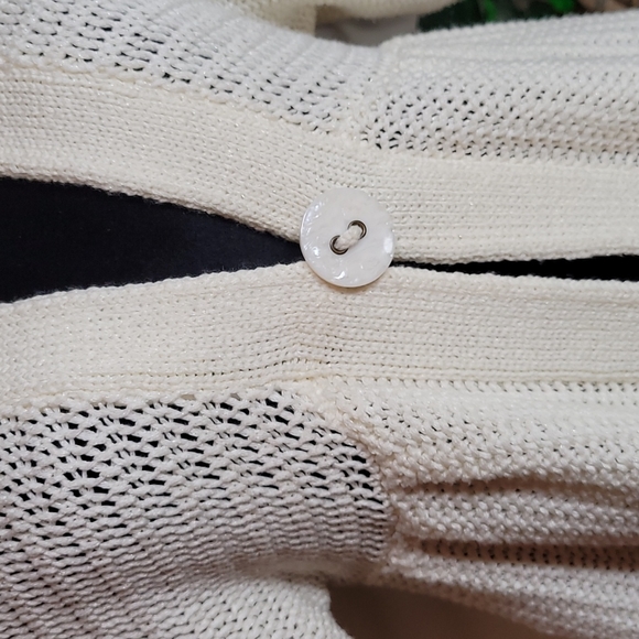 Beautiful sweater! - Picture 4 of 7